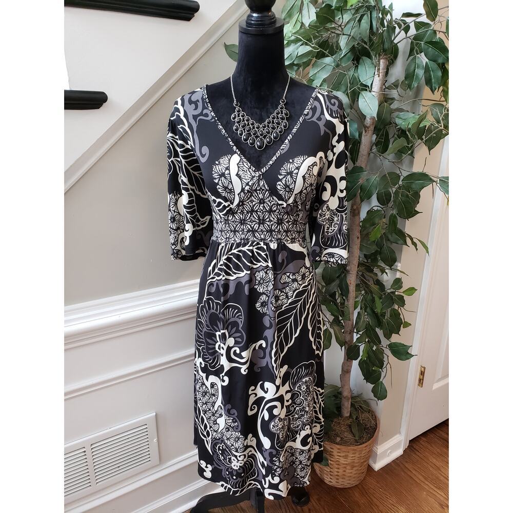 Suzie Knee Length Dress Womens Large Black & White Geo Print Short Sleeve V-Neck